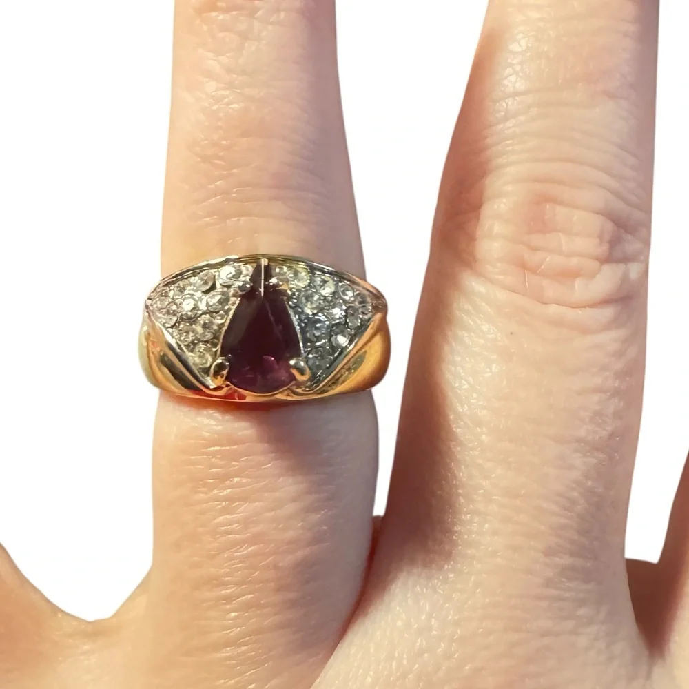 ✨ Vintage Gold-Tone Cocktail Ring w/ Pink Teardrop Stone & Crystal Accents